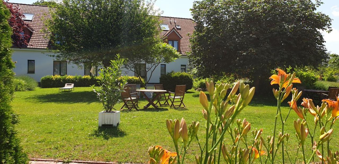 Ferienbungalow Haus Am Teich Boltenhagen  Buitenkant foto
